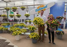 Jason Jandrew and Sarah Makiejus of PanAmericanSeed with thenew Caliburst Yellow Petchoa series. "It launches with a sunny colour perfect for its California debut! Caliburst is the first Petchoa from seed, an inter-genomic cross between Calibrachoa x Petunia for the best of both worlds. Jason Jandrew (left) is the breeder for this breakthrough plant." Sarah Makiejus (right) as global marketing manager shows off a beautiful mix with seasonal E3 Easy Wave Petunias.